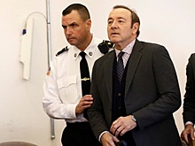 С Кевина Спейси сняли обвинения в насилии