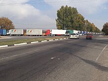 Около 10 казахстанских автомашин пересекли границу с Узбекистаном