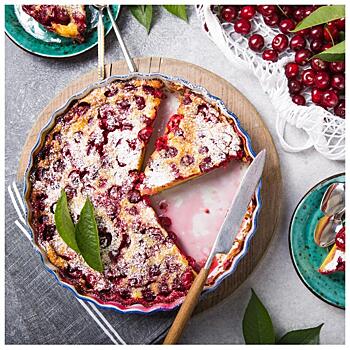 Вкусные десерты с вишней: четыре рецепта на выходные