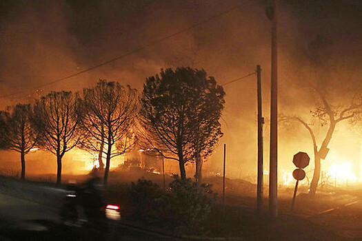Лесной пожар начался недалеко от древнего театра Эпидавр в Греции