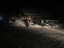 В Архангельской области машина врезалась в дом, есть погибшие