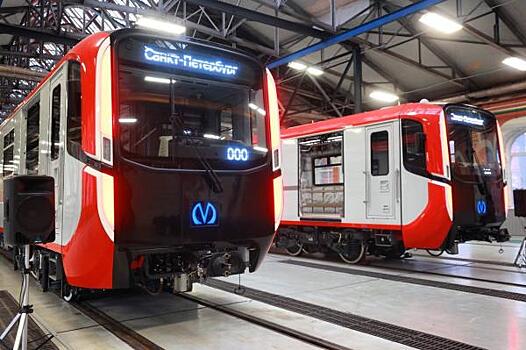 Юбилейный поезд «Балтиец» готовят к выходу в петербургском метрополитене