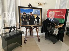 В Минске представили картину с Лукашенко в бронежилете и с автоматом
