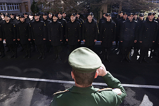Более половины россиян одобрили призыв родни в армию