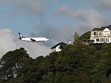 Пассажир самолета помочился в чашку и нарвался на штраф в 60 тысяч рублей