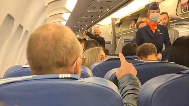 Жителя Сахалина сняли с рейса за крики о террористах на борту самолета