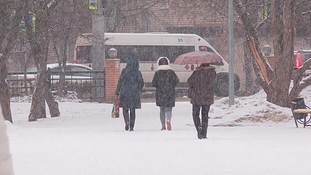 В Калужской области коммунальщики не успевают расчистить дороги из-за активного снегопада