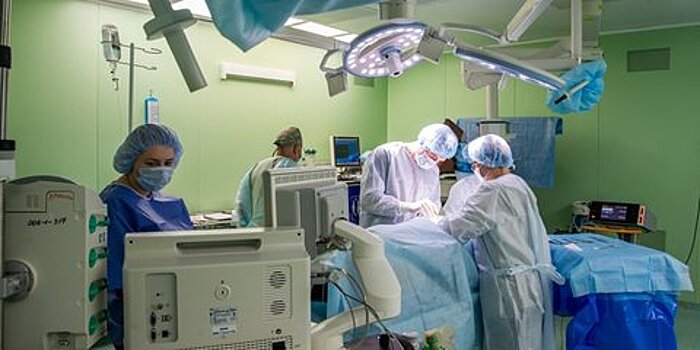 Московские врачи прооперировали мозг пациента через "замочную скважину"