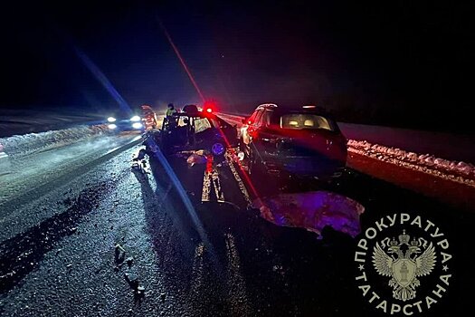 В результате ДТП на трассе в Татарстане один человек погиб и трое пострадали