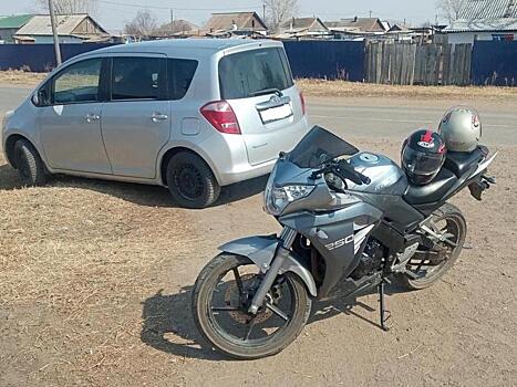 Мотоциклист без прав въехал в иномарку в Приаргунске