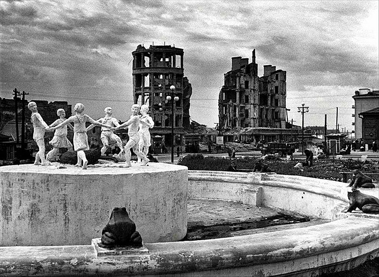 Фонтан «Танцующие дети», Сталинград, 1947 год.