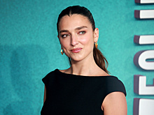 Сестра Дуа Липы вышла на публику в мини-платье