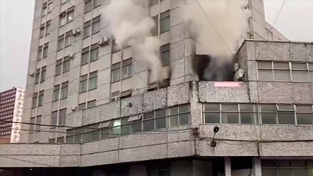 Два человека погибли при пожаре на складе в Москве