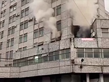 Два человека погибли при пожаре на складе в Москве