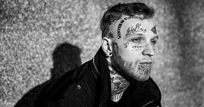 Денис Шальных удаляет татуировки на лице