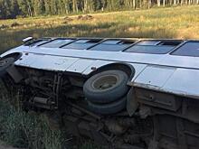 «В автобусе ехали дети, пенсионеры. Все выбирались через люк»: очевидцы рассказали об опрокинувшемся автобусе в Кирове