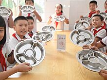 Тематическое занятие на тему "чистых тарелок" в одной из школ Хучжоу