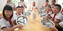 Тематическое занятие на тему "чистых тарелок" в одной из школ Хучжоу