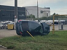 В Энгельсе водитель легкового автомобиля снёс газопровод