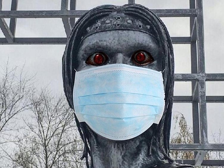 Некоторые пользователи посчитали, что монумент нужно оставить, так как он отражает самочувствие большинства россиян после новогодней ночи. 