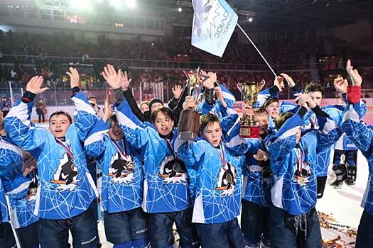 Юные хоккеисты из Владивостока победили на турнире "Золотая шайба" в Перми