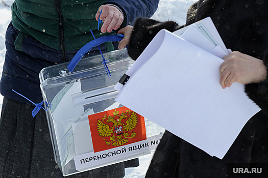 В Сургуте члены избиркома помогли инвалиду проголосовать на выборах президента