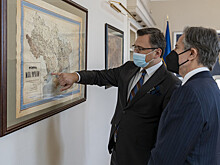 Кулеба показал Блинкену карту с российскими регионами в составе Украины