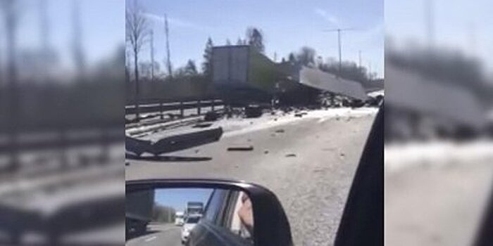 Грузовик с шампанским перевернулся на трассе Москва – Санкт-Петербург