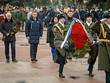 Роман Старовойт и Надежда Бабкина возложили венки на Мемориале памяти павших