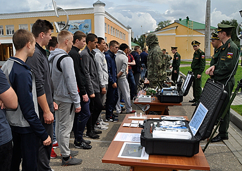 В Военной академии РХБ защиты имени Маршала Советского Союза С.К. Тимошенко прошел день открытых дверей