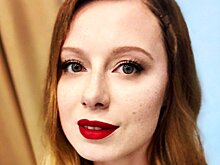 «Какой идет больше?»: Юлия Савичева показала разные виды макияжа