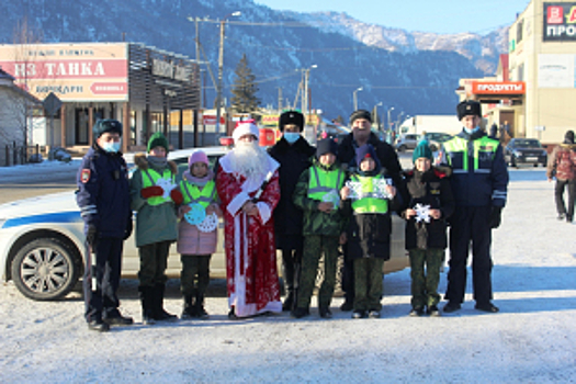 В Республике Алтай сотрудники ГИБДД Шебалинского и Чемальского района напомнили водителям о необходимости соблюдения ПДД