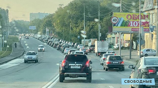 На дороге из Солнечного-2 машины встали в массовой пробке