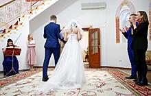 В Госдуме предложили ввести выплаты за продолжительный брак