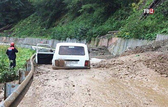 Завершена расчистка дороги после селя на Красной Поляне в Сочи