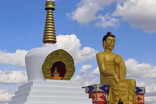 В России открыли крупнейшую в Европе статую Будды