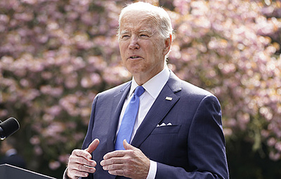 Байден пообещал Зеленскому, что США вскоре выделят Украине новый пакет оружия