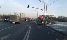 Рейсовый автобус столкнулся с легковушкой на Волоколамском шоссе в Москве