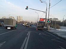 Рейсовый автобус столкнулся с легковушкой на Волоколамском шоссе в Москве