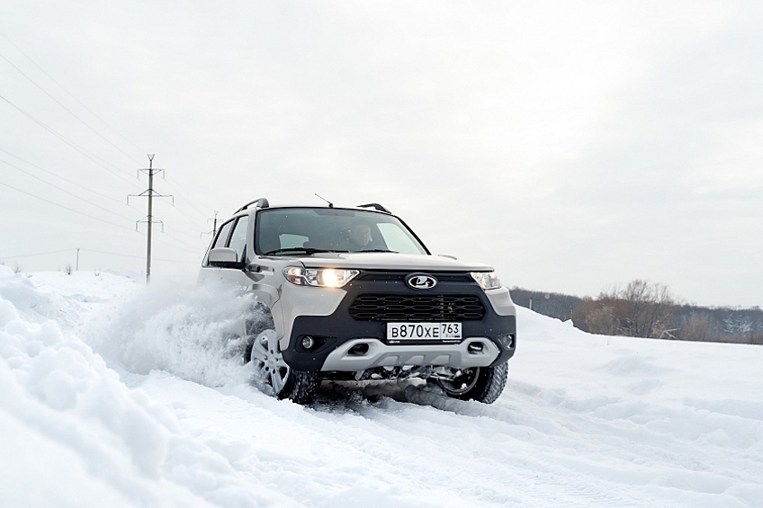 Автомобиль представлен в комплектациях Classic, Comfort и Luxe. В базовую комплектацию входят подушка безопасности водителя, электропривод и обогрев зеркал, передние электростеклоподъемники, система экстренного оповещения ЭРА-ГЛОНАСС. 