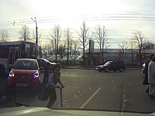 Слепая зона: в Петербурге на пешеходном переходе задавили девочку