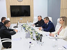 Андрей Бочаров провел рабочую встречу с Петром Фрадковым на ПМЭФ-2023