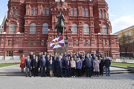 Спортсмены, ветераны и руководство ЦСКА возложили цветы к Могиле Неизвестного Солдата