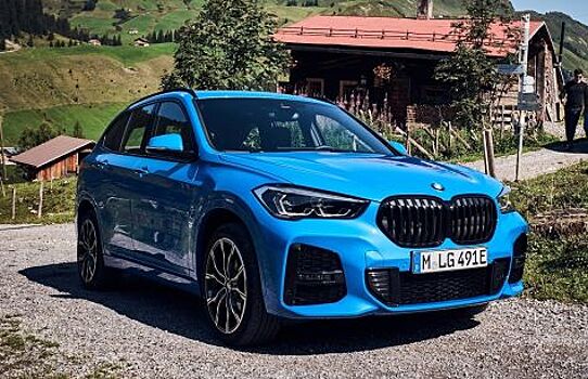 Представлены гибридные версии кроссоверов BMW X1 и BMW X2