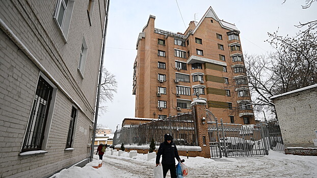 Ремонт, новоселье и очередной иск для Долиной: как Лурье обживается в новой квартире