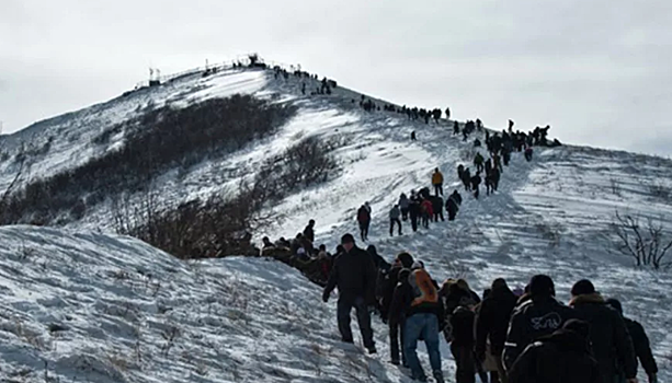 Около 600 человек покорили гору Бештау в Пятигорске к Дню защитника Отечества