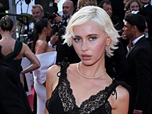 Дочь Джуда Лоу снялась в прозрачном платье