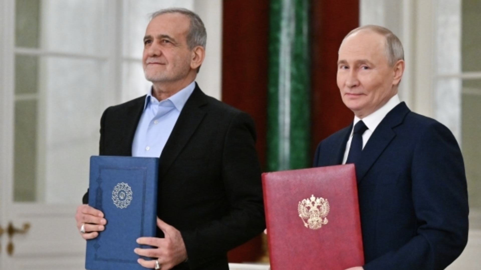 Путин подарил президенту Ирана русский самовар и картину о зиме в России