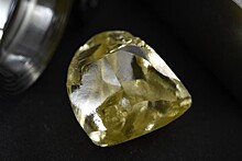 "Алроса" добыла самый крупный в 2018 году желтый алмаз