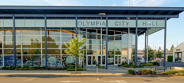 Экстремисты из левого движения «Антифа» захватили отель в США